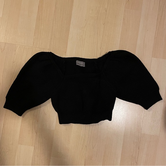 Cropped sweater top with puffed shoulders and 3/4 sleeve from UO - Picture 2 of 5
